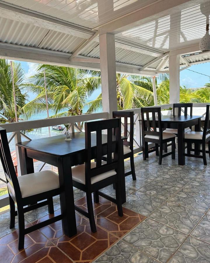 Los Delfines Hotel & Dive Center Little Corn Island Exterior foto