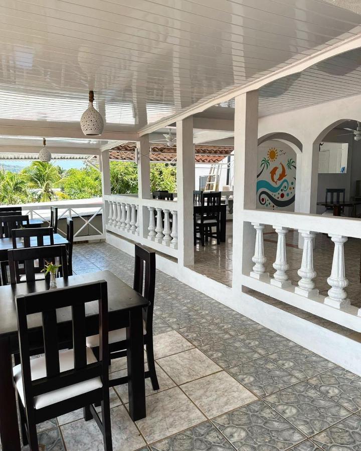 Los Delfines Hotel & Dive Center Little Corn Island Exterior foto